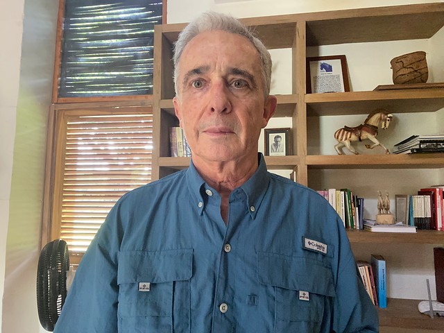 Expresidente Álvaro Uribe niega chuzadas del DAS y dice que son un tema político - Vimarsana News