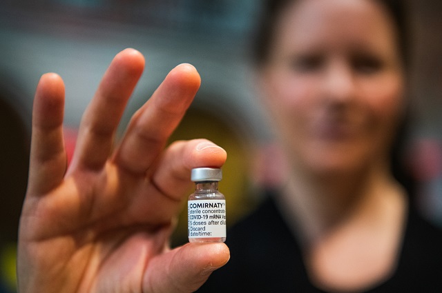Vacunaci贸n con dosis de Pfizer en Colombia tuvo un ajuste: estos son los cambios - Vimarsana News