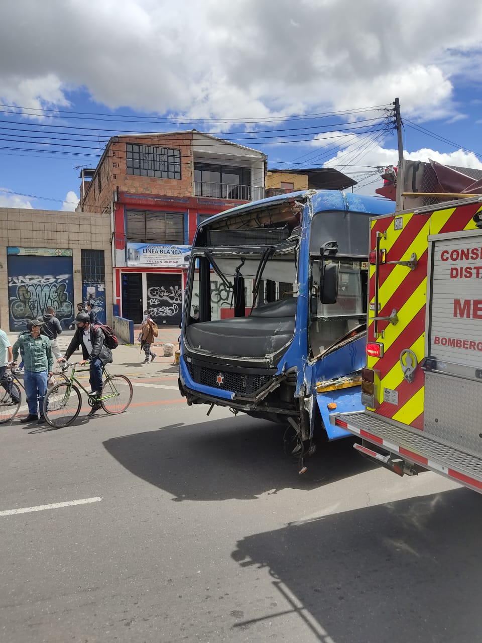Grave accidente en la avenida Primero de Mayo en Bogotá dejó 17 heridos - Vimarsana News
