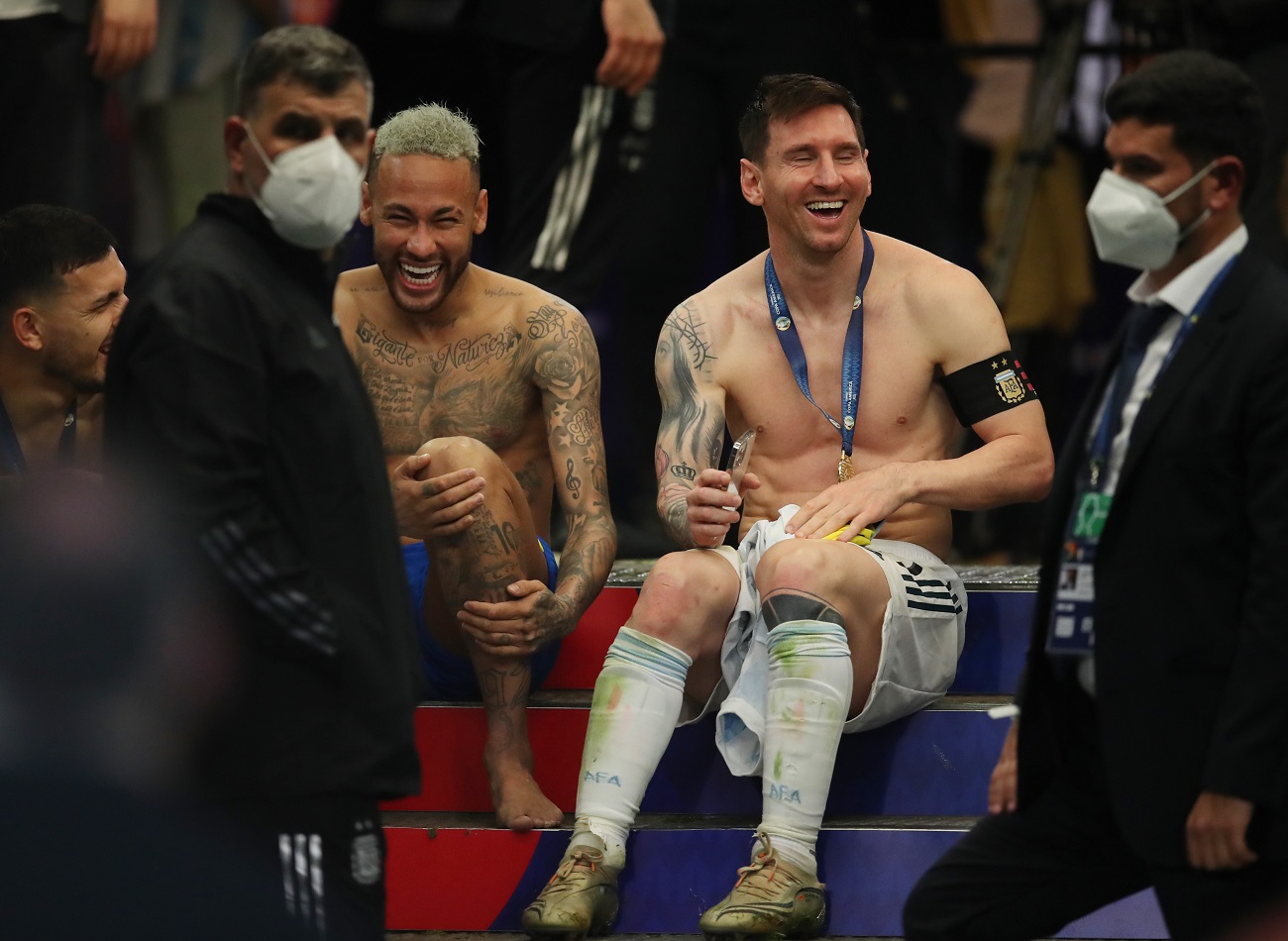 ¡Siempre amigos! Neymar y Messi pasaron un divertido momento en los pasillos del Maracaná - Vimarsana News