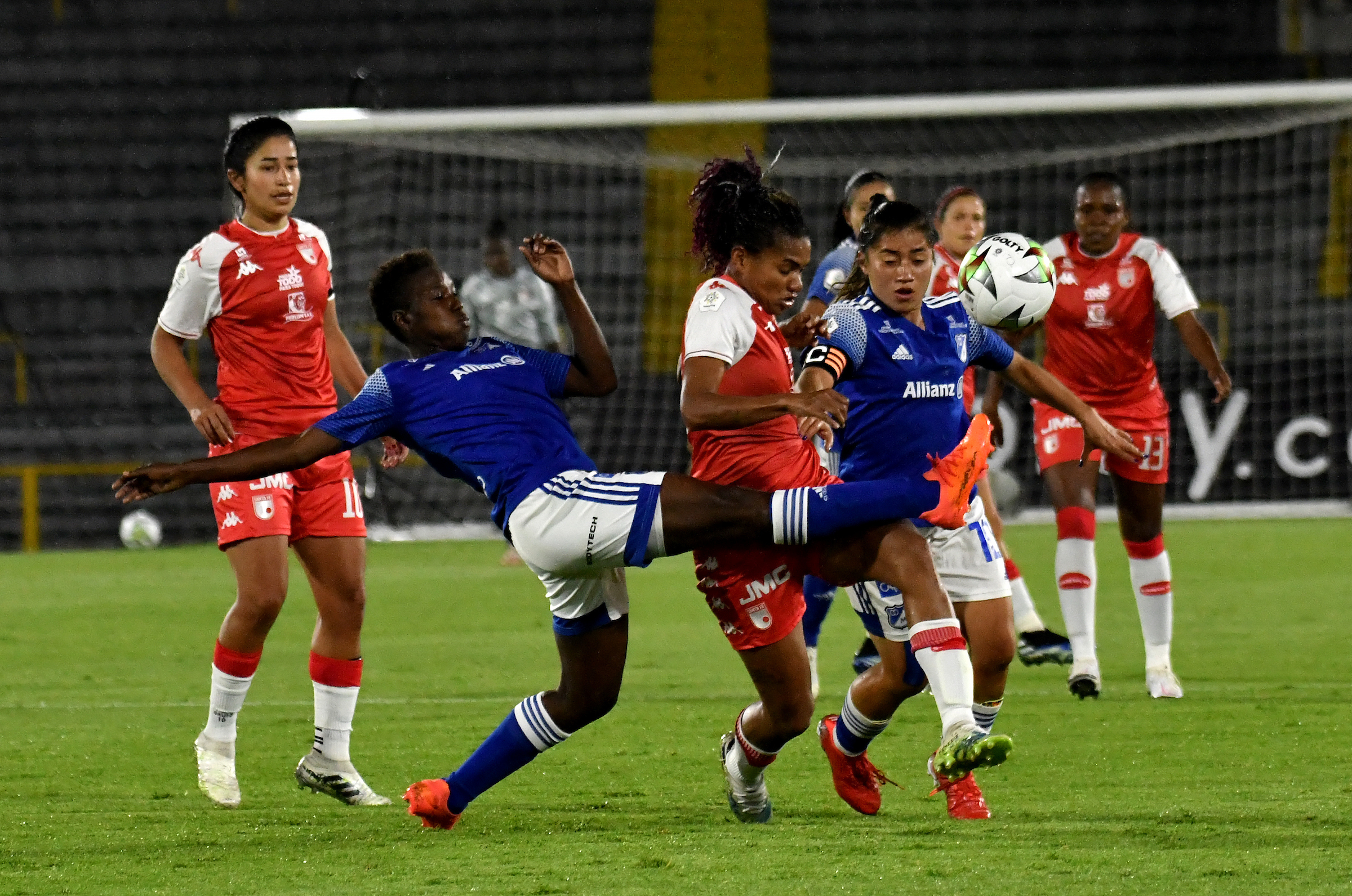 'Fría noche' en el clásico bogotano: Millonarios y Santa Fe igualaron, sin goles, en El Campin - Vimarsana News