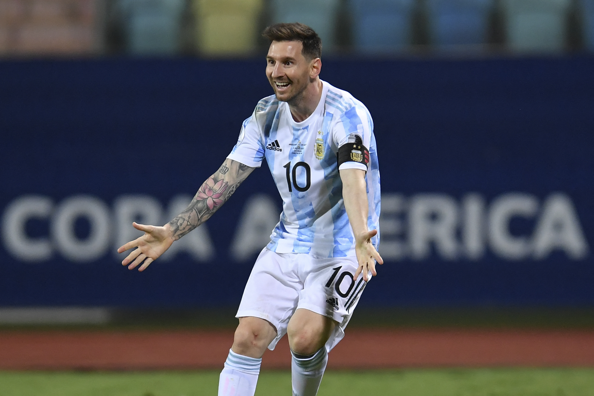 Campeón del mundo con Brasil se rinde a los pies de Lionel Messi: "Me hace acordar a Pelé" - Vimarsana News