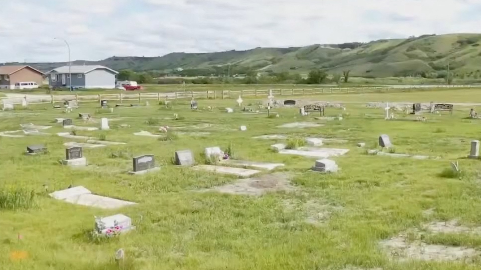 Encuentran más tumbas sin nombre en otro internado de Canadá: ¿horror sin límites? - Vimarsana News