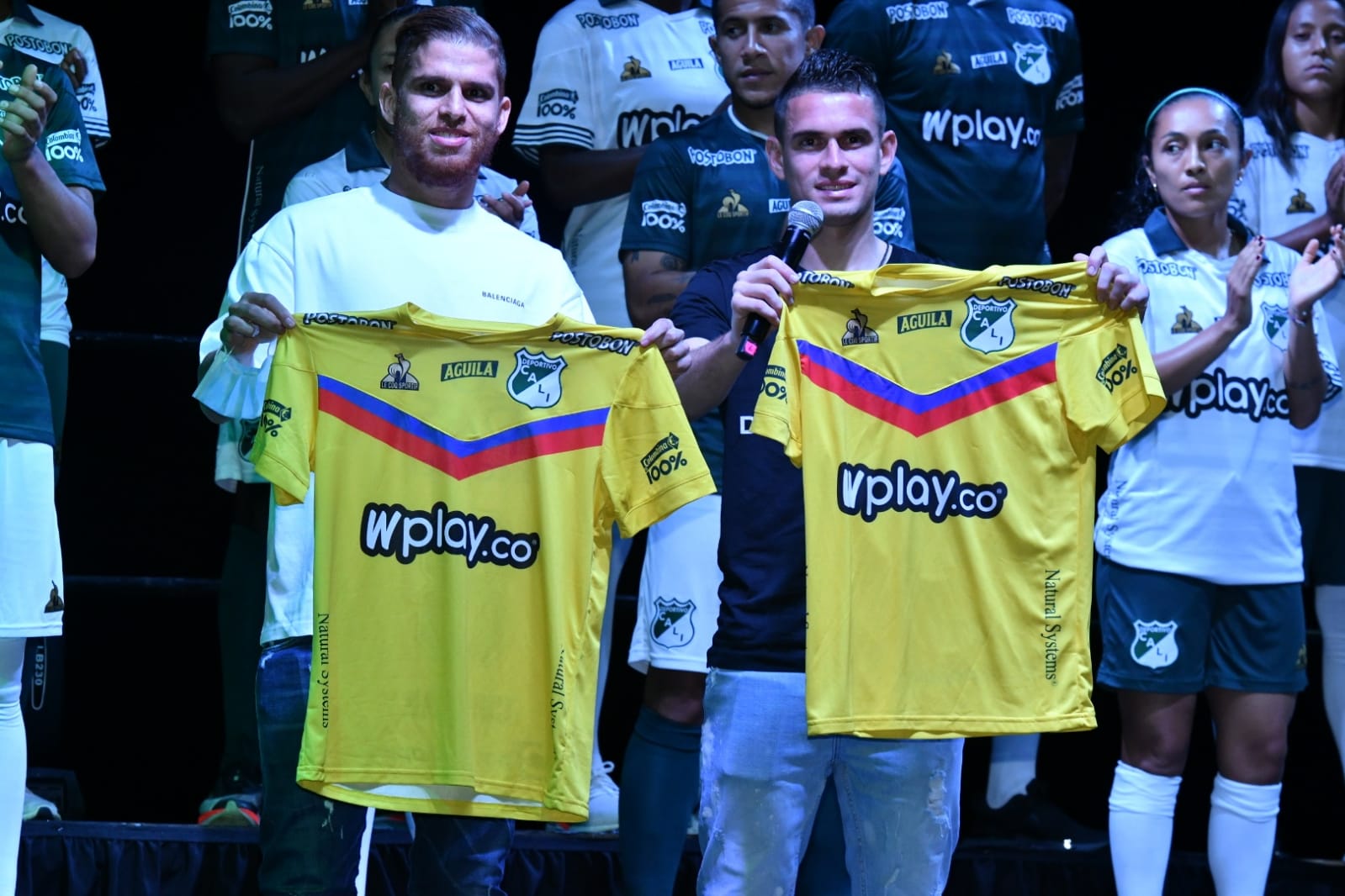 ¡Qué lujazo! Santos Borré y Gustavo Cuéllar, presentes en el lanzamiento de la indumentaria del Cali - Vimarsana News