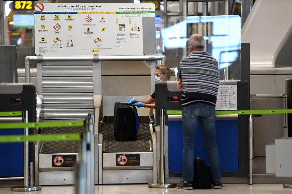 Colombianos con pruebas 'chimbas' de COVID-19 cerraron el ingreso a España: embajador Luis G. Plata - Vimarsana News