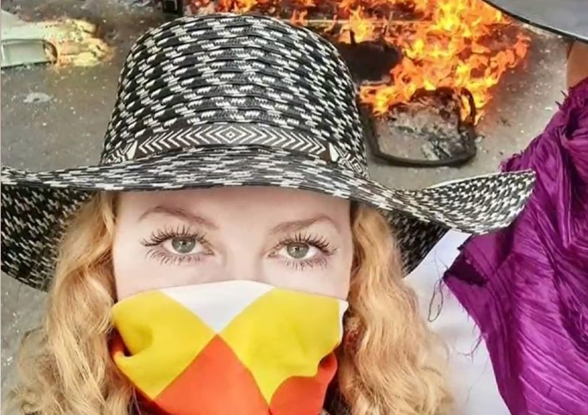 Rebecca Sprösser, la alemana que apoyaba las protestas, fue expulsada por Migración Colombia - Vimarsana News